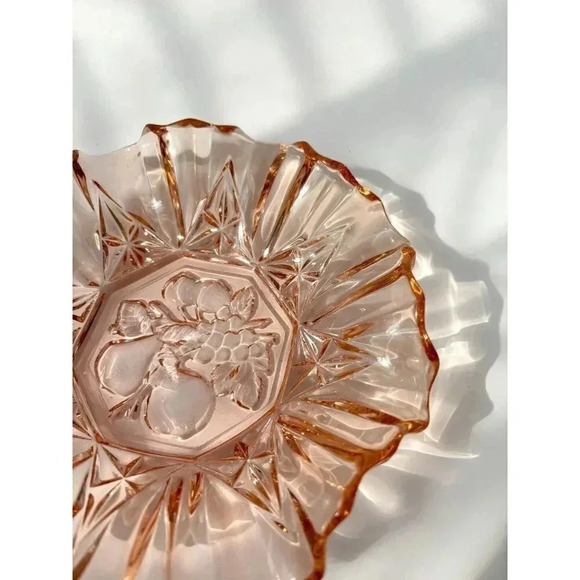 Vintage Indiana Intaglia Peach Ruffled Edge Bowl - Picture 3 of 8